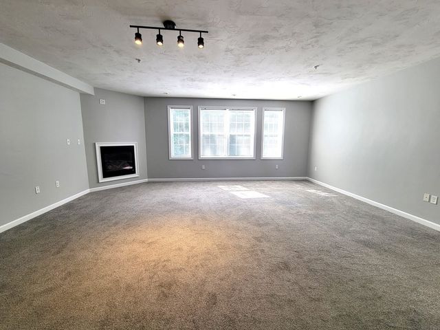 70 Oak Street Extension 3E, Brockton, MA 02301