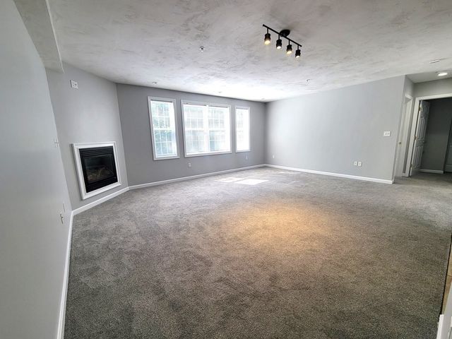 70 Oak Street Extension 3E, Brockton, MA 02301