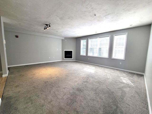 70 Oak Street Extension 3E, Brockton, MA 02301