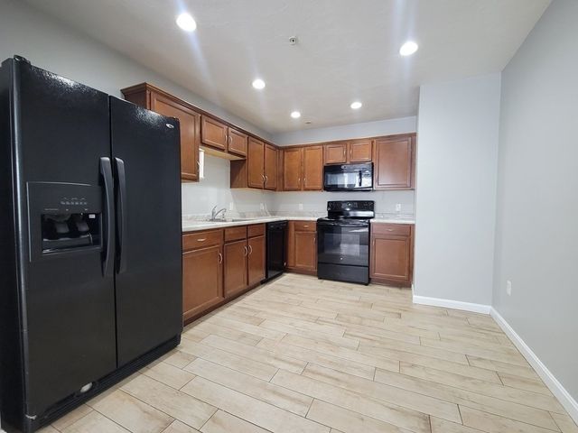 70 Oak Street Extension 3E, Brockton, MA 02301