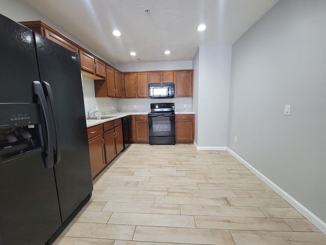 70 Oak Street Extension 3E, Brockton, MA 02301