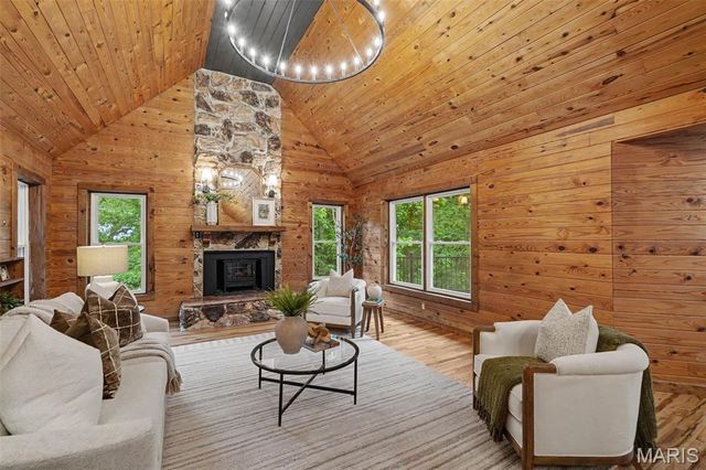 23 Lakeview Drive, St Charles, MO 63303