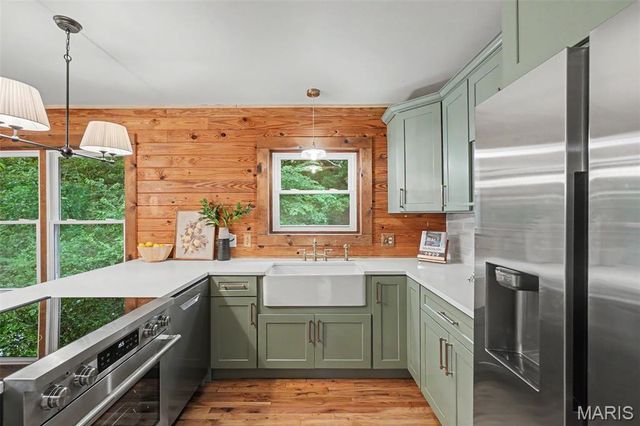 23 Lakeview Drive, St Charles, MO 63303