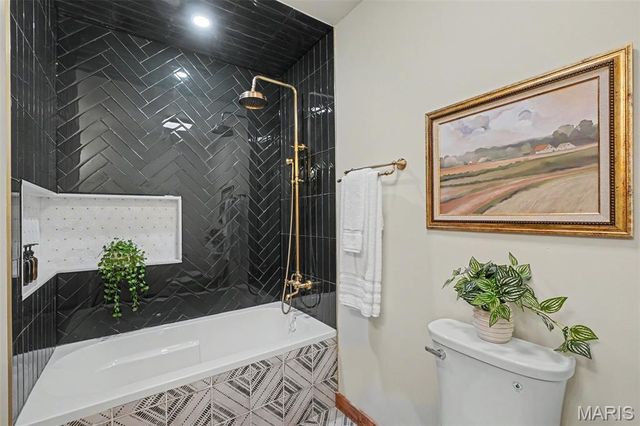 23 Lakeview Drive, St Charles, MO 63303