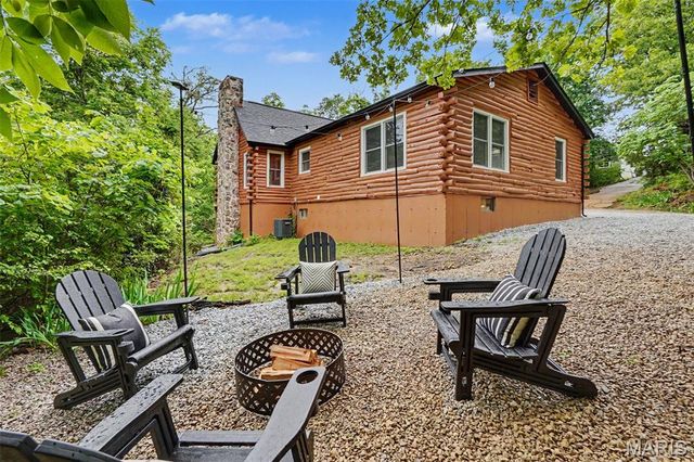 23 Lakeview Drive, St Charles, MO 63303
