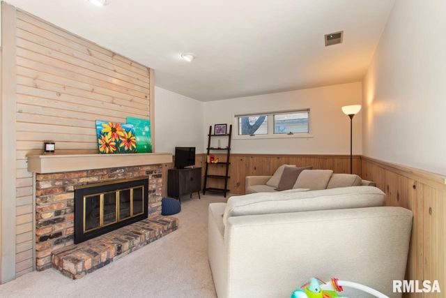 2816 W RICHWOODS Boulevard, Peoria, IL 61604