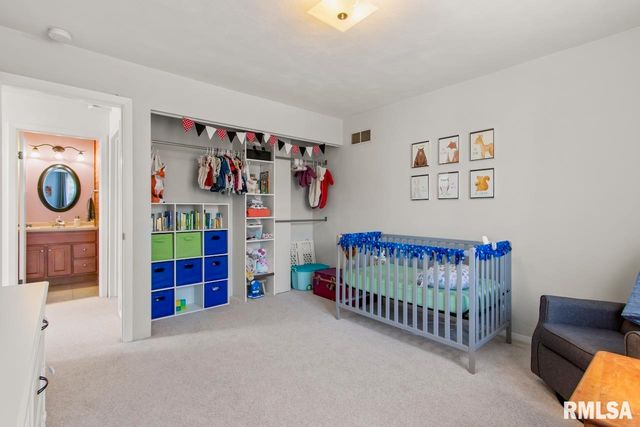 2816 W RICHWOODS Boulevard, Peoria, IL 61604