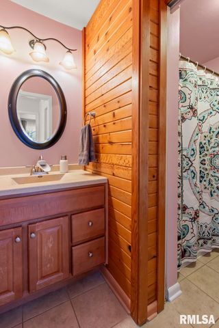 2816 W RICHWOODS Boulevard, Peoria, IL 61604