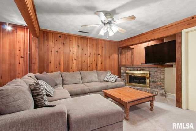 2816 W RICHWOODS Boulevard, Peoria, IL 61604