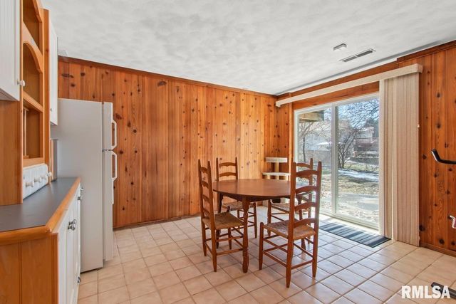 2816 W RICHWOODS Boulevard, Peoria, IL 61604