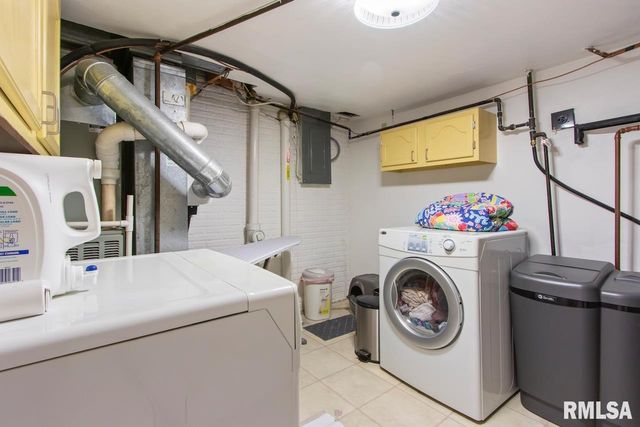 2816 W RICHWOODS Boulevard, Peoria, IL 61604