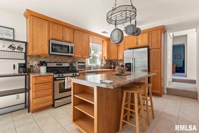 2816 W RICHWOODS Boulevard, Peoria, IL 61604