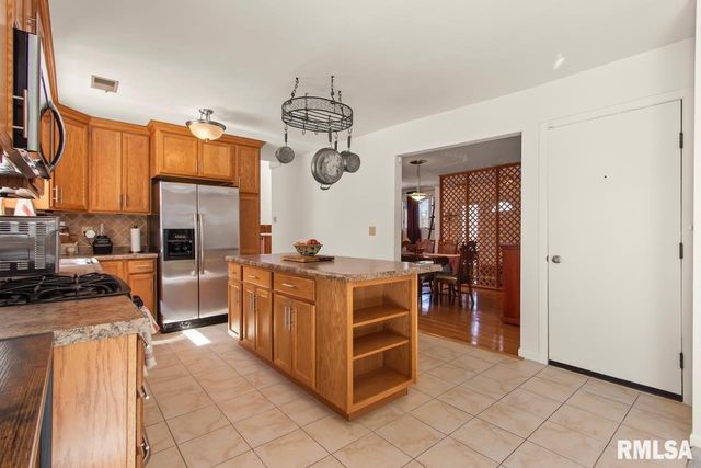 2816 W RICHWOODS Boulevard, Peoria, IL 61604