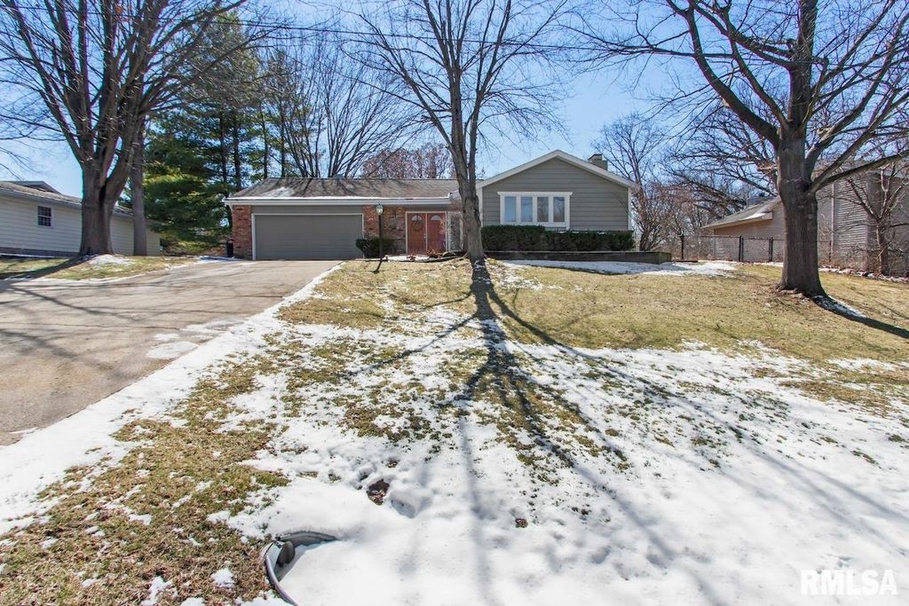 2816 W RICHWOODS Boulevard, Peoria, IL 61604