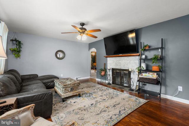 578 KUTCHER RD, Southampton, PA 18966