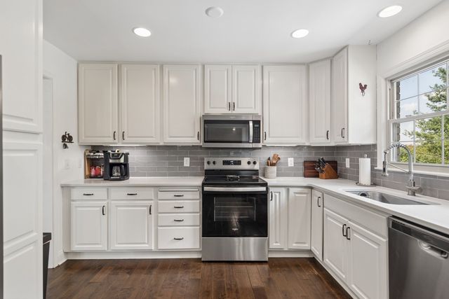 2221 Castlewood Dr, Franklin, TN 37064