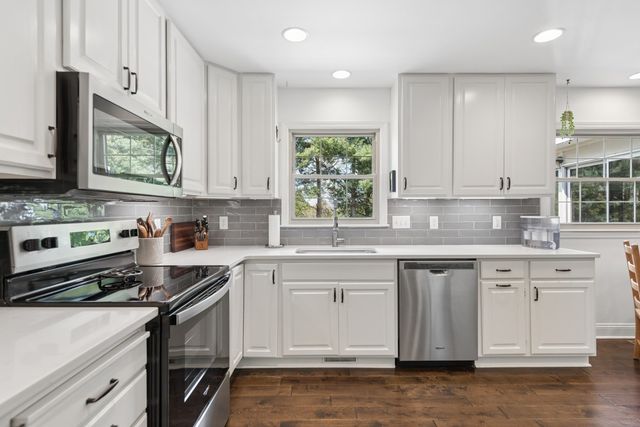 2221 Castlewood Dr, Franklin, TN 37064