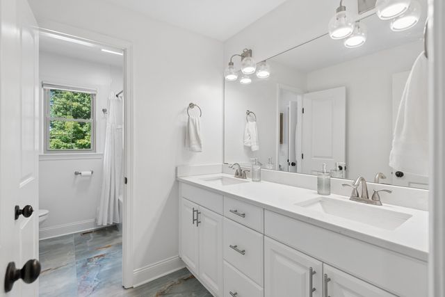 2221 Castlewood Dr, Franklin, TN 37064