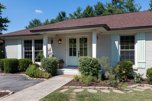 2221 Castlewood Dr, Franklin, TN 37064
