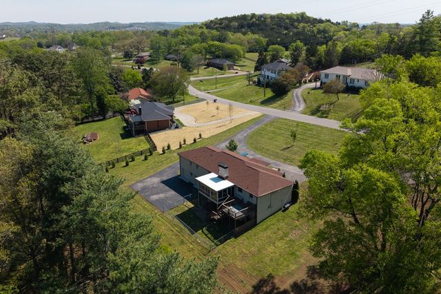 2221 Castlewood Dr, Franklin, TN 37064