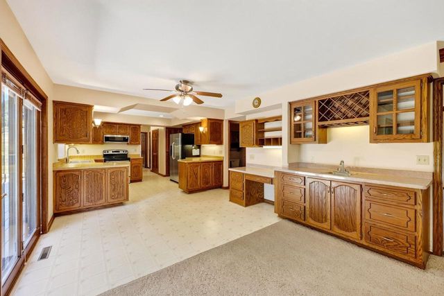 W248S6845 Sugar Maple Drive, Waukesha, WI 53189