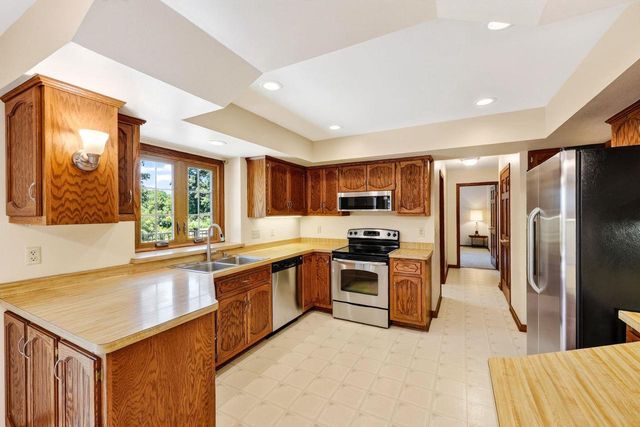 W248S6845 Sugar Maple Drive, Waukesha, WI 53189