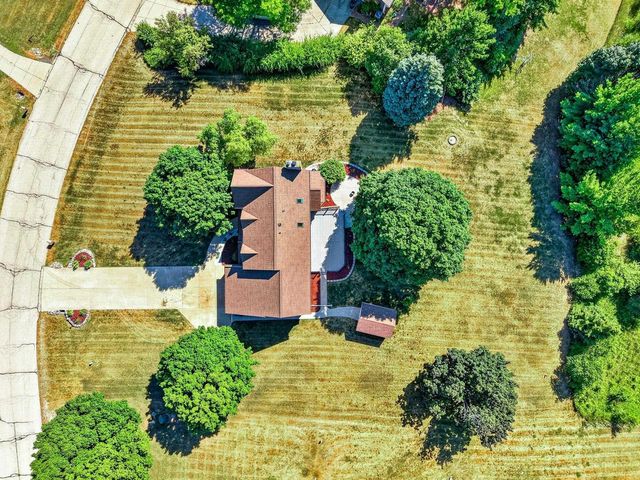 W248S6845 Sugar Maple Drive, Waukesha, WI 53189