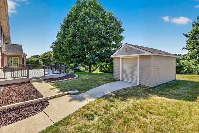 W248S6845 Sugar Maple Drive, Waukesha, WI 53189