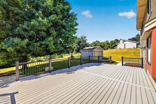 W248S6845 Sugar Maple Drive, Waukesha, WI 53189