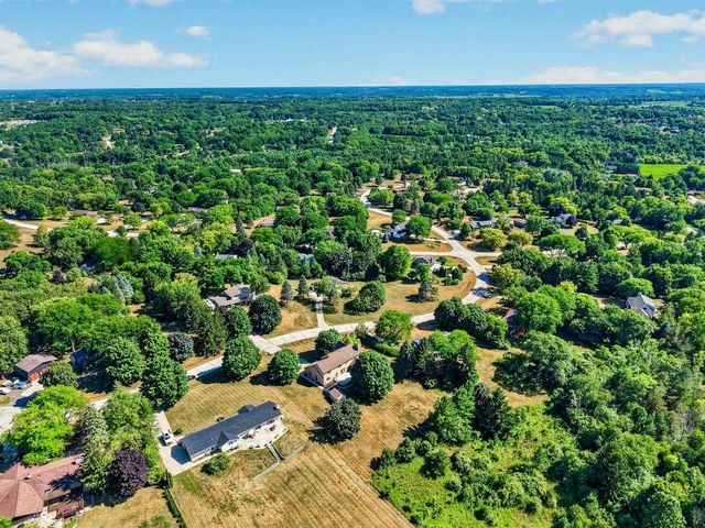 W248S6845 Sugar Maple Drive, Waukesha, WI 53189