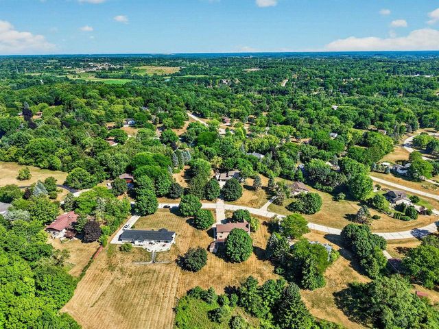 W248S6845 Sugar Maple Drive, Waukesha, WI 53189
