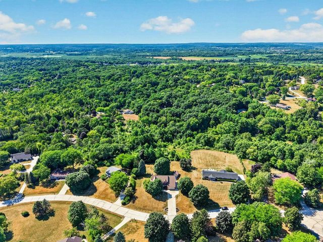 W248S6845 Sugar Maple Drive, Waukesha, WI 53189