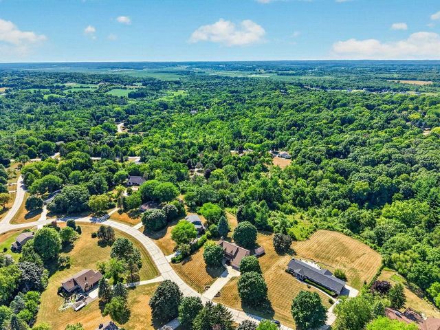 W248S6845 Sugar Maple Drive, Waukesha, WI 53189