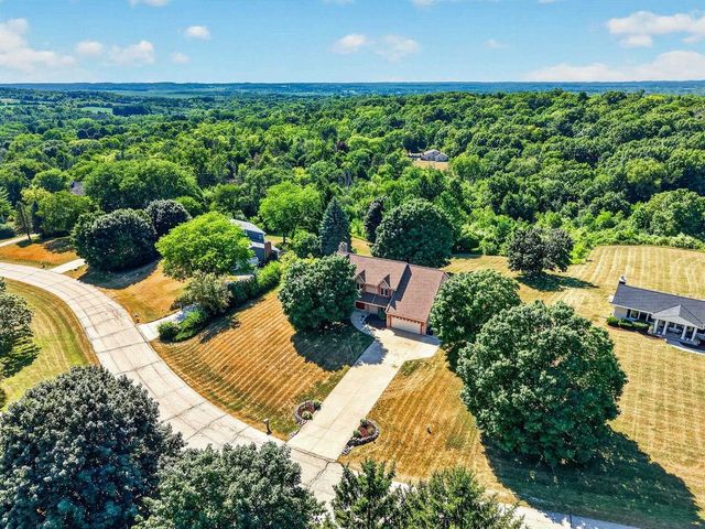 W248S6845 Sugar Maple Drive, Waukesha, WI 53189