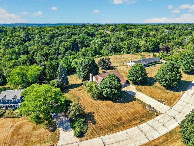 W248S6845 Sugar Maple Drive, Waukesha, WI 53189