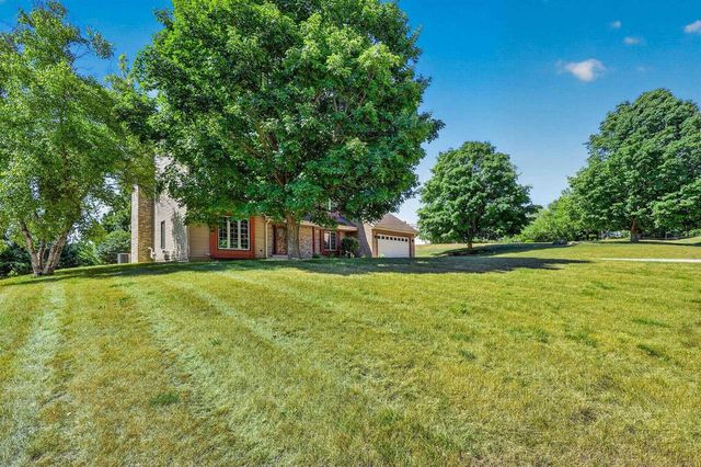 W248S6845 Sugar Maple Drive, Waukesha, WI 53189