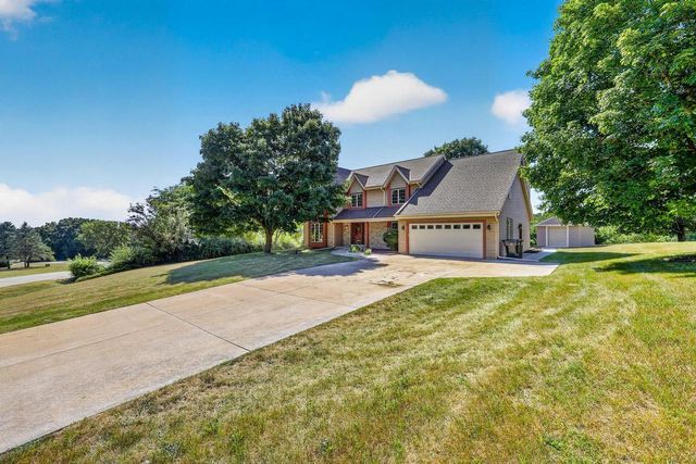 W248S6845 Sugar Maple Drive, Waukesha, WI 53189