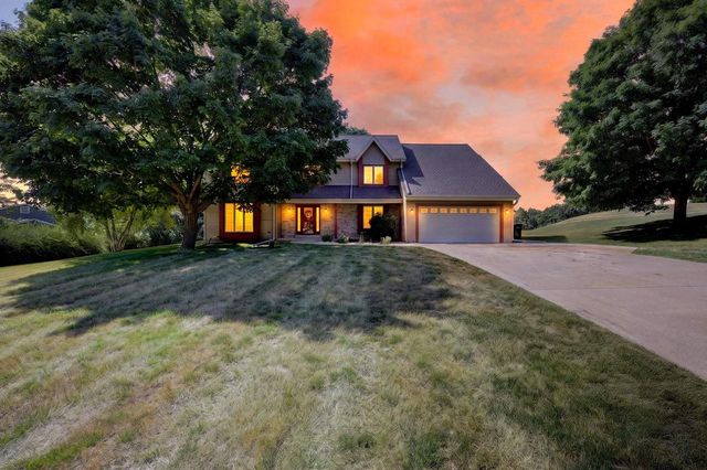W248S6845 Sugar Maple Drive, Waukesha, WI 53189