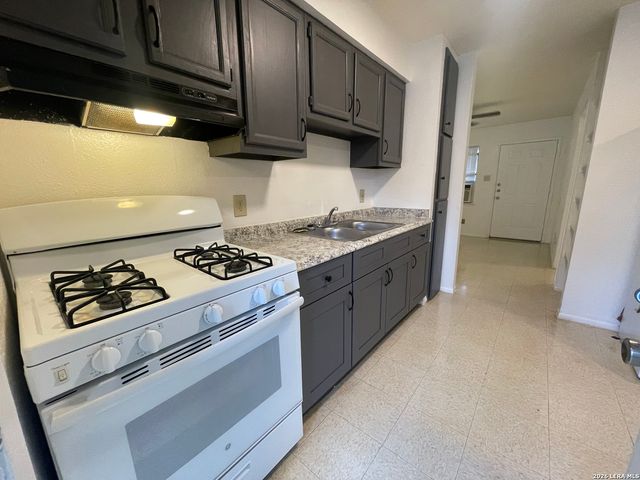 1711 W Cesar E Chavez Blvd Apt 1, San Antonio, TX 78207