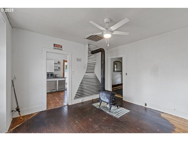 1566 Se MILL St, Roseburg, OR 97470