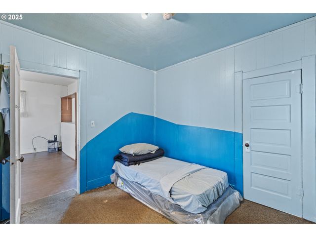 1566 Se MILL St, Roseburg, OR 97470