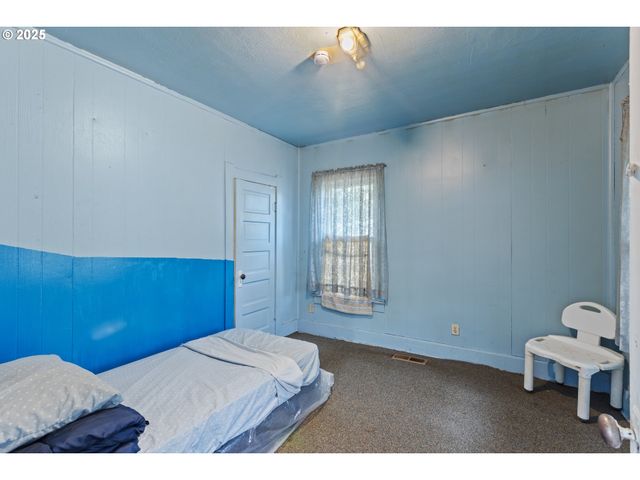 1566 Se MILL St, Roseburg, OR 97470
