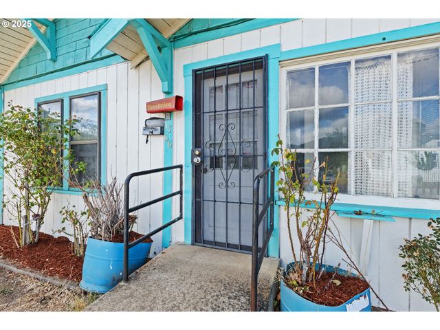 1566 Se MILL St, Roseburg, OR 97470