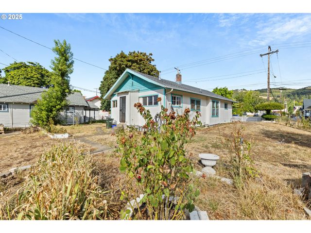1566 Se MILL St, Roseburg, OR 97470