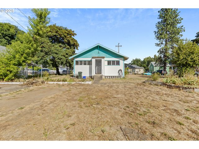 1566 Se MILL St, Roseburg, OR 97470
