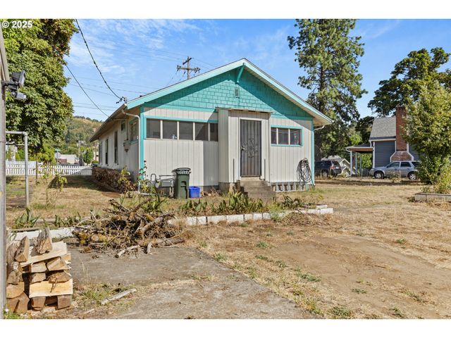 1566 Se MILL St, Roseburg, OR 97470