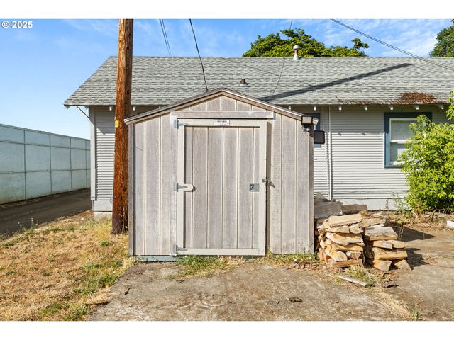 1566 Se MILL St, Roseburg, OR 97470