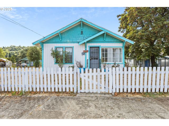 1566 Se MILL St, Roseburg, OR 97470