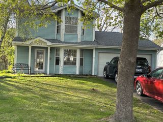 906 Knightsbridge Drive, Island Lake, IL 60042