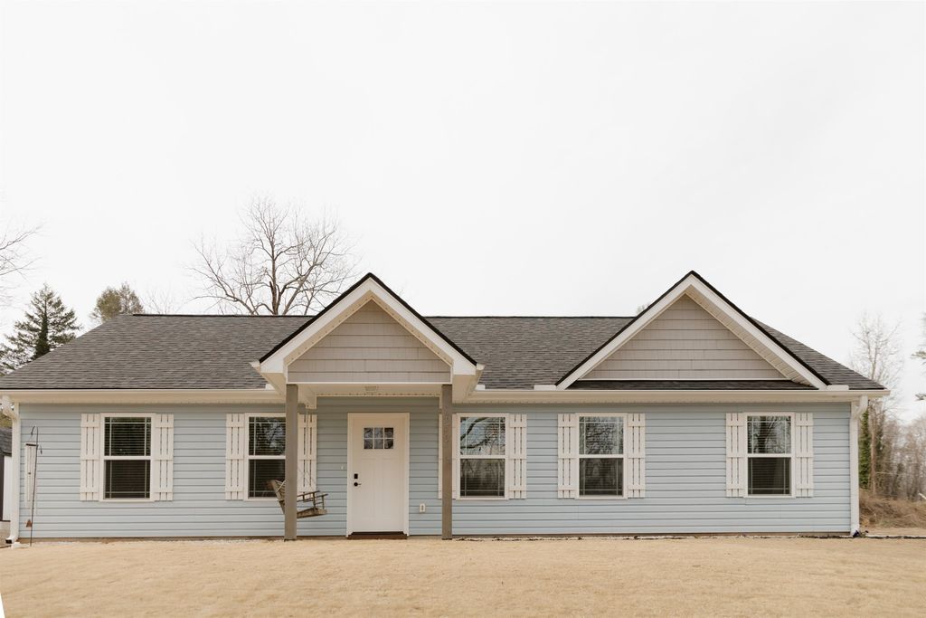 653 N Shamrock Avenue, Landrum, SC 29356